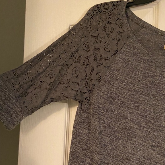 Hollister Sweatshirt Sweater - Picture 3 of 4